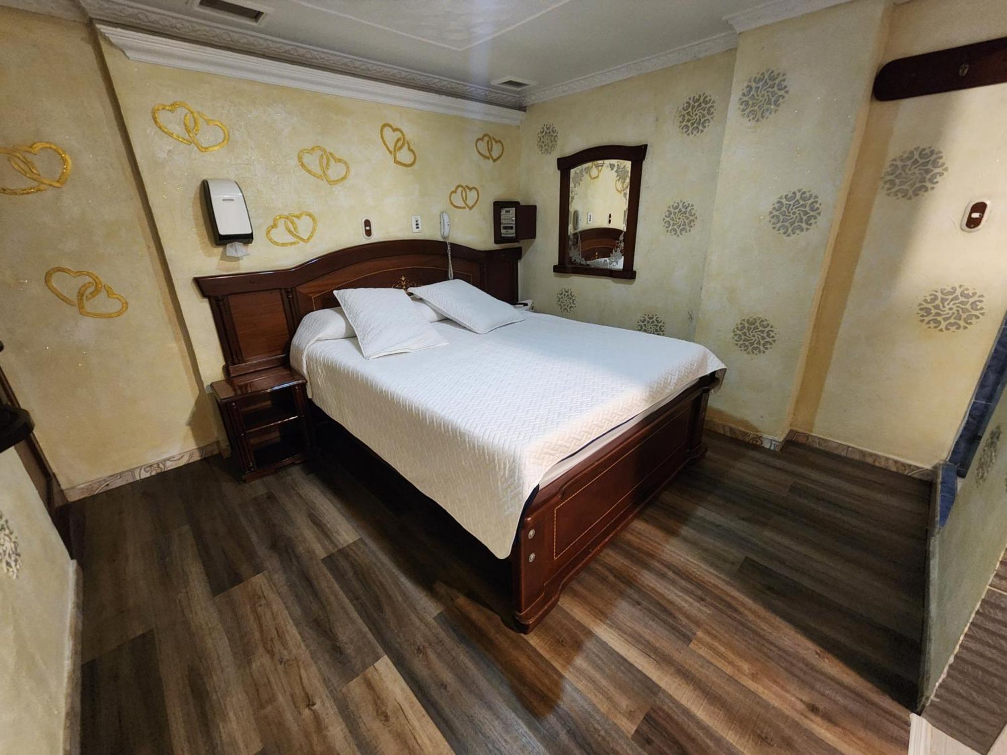 Motel Piramides De Cristal — Photos 1