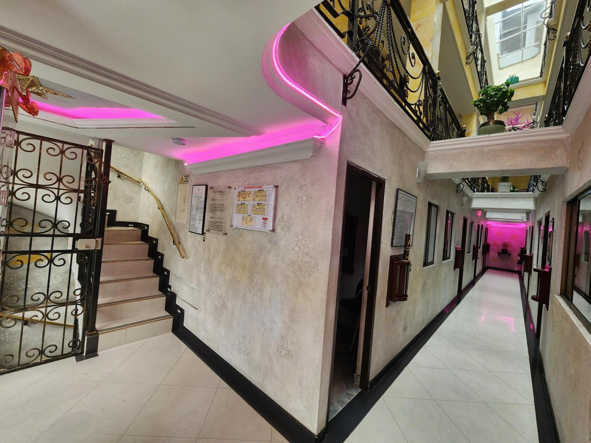 Motel Piramides De Cristal, Bogota